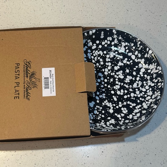 NIB Golden Rabbit Set of 4 Black Swirl Pasta Plates - Picture 5 of 13